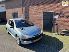 Peugeot 206 - 1.4 Gentry 5 Deurs, Airco, Trekhaak, LAGE KM stand