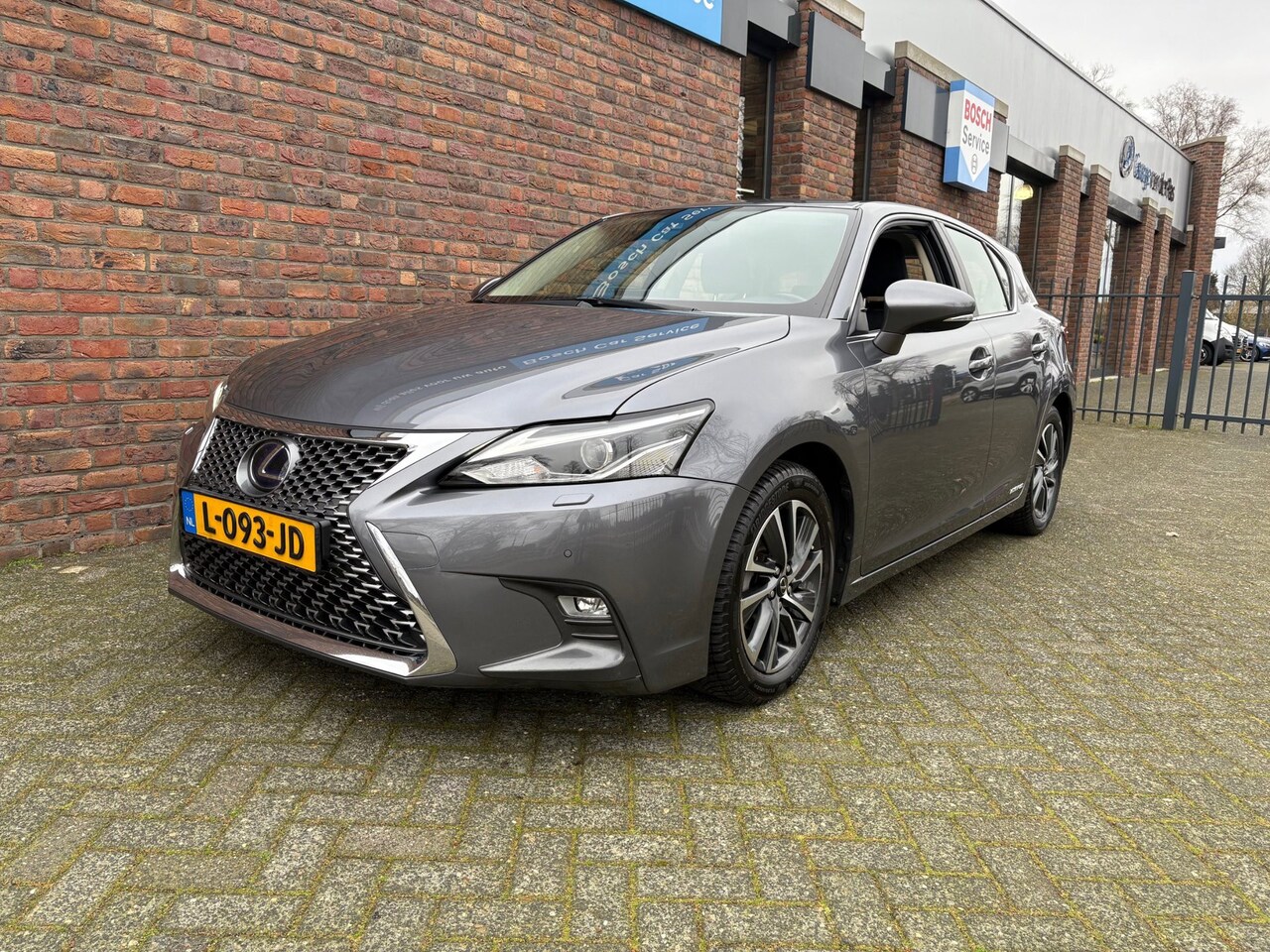 Lexus CT 200h - Business Line | Stoel verwarming | Camera | Navigatie | Full LED | Cruise control | Climat - AutoWereld.nl
