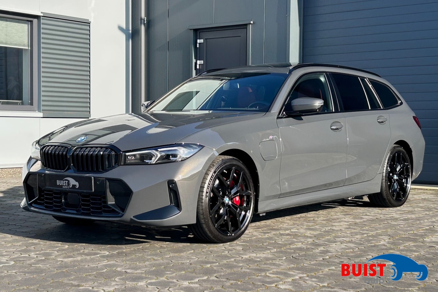 BMW 3-serie Touring - 330e 293pk M-Sport PANO H/K HUD TREKHAAK LEER 19" MY2025! - AutoWereld.nl