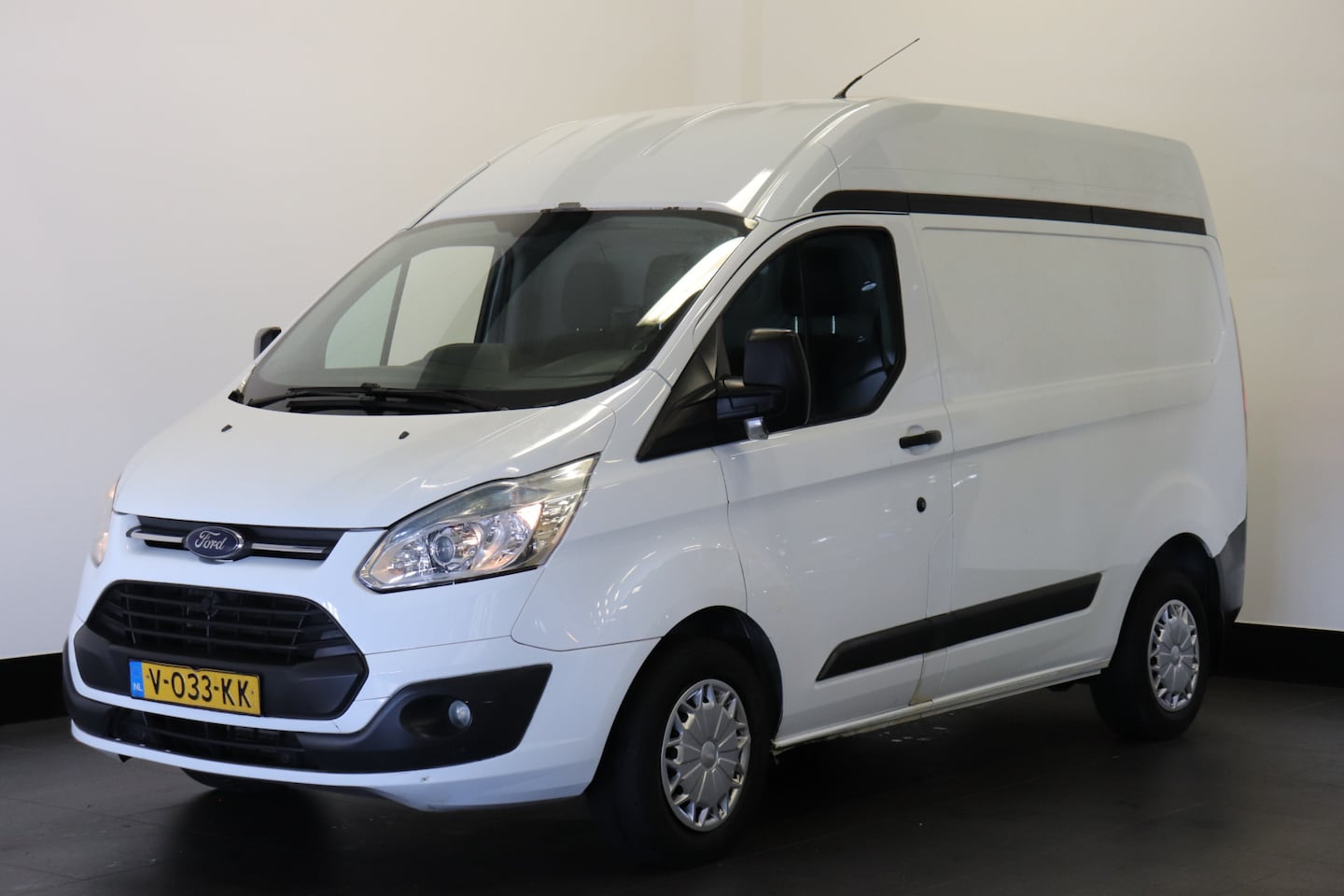 Ford Transit Custom - 2.2 TDCI L1H2 - Airco - Cruise - Trekhaak - €4.490,- Excl. - AutoWereld.nl