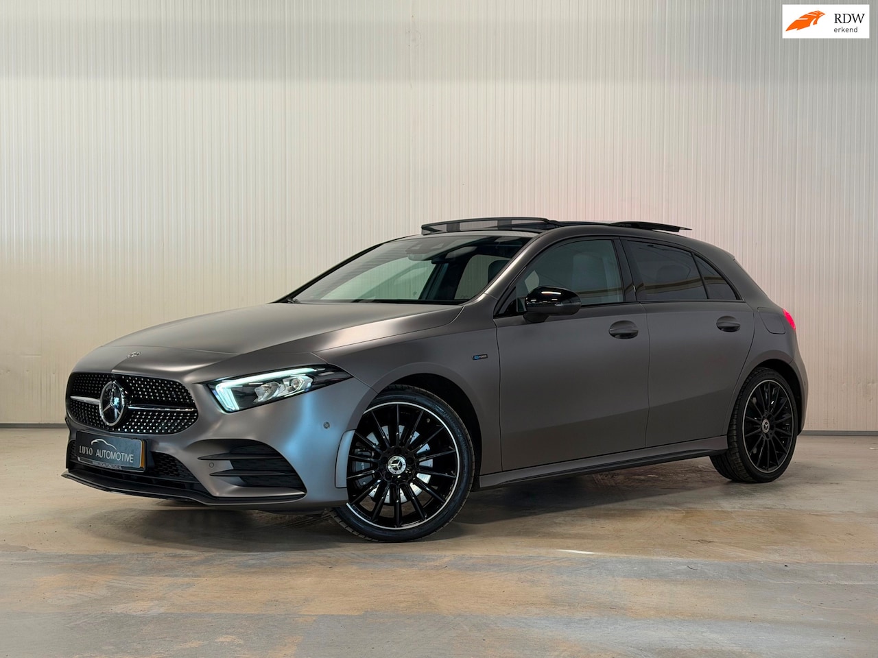 Mercedes-Benz A-klasse - A-klasse 250 e AMG Line | PANO | NIGHT | 360 CAMERA | BURMESTER - AutoWereld.nl