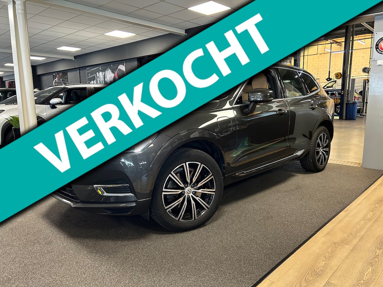Volvo XC60 - 2.0 T8 Twin Engine AWD Momentum Pro Inscription /Panorama-dak / pilot assist / trekhaak / - AutoWereld.nl