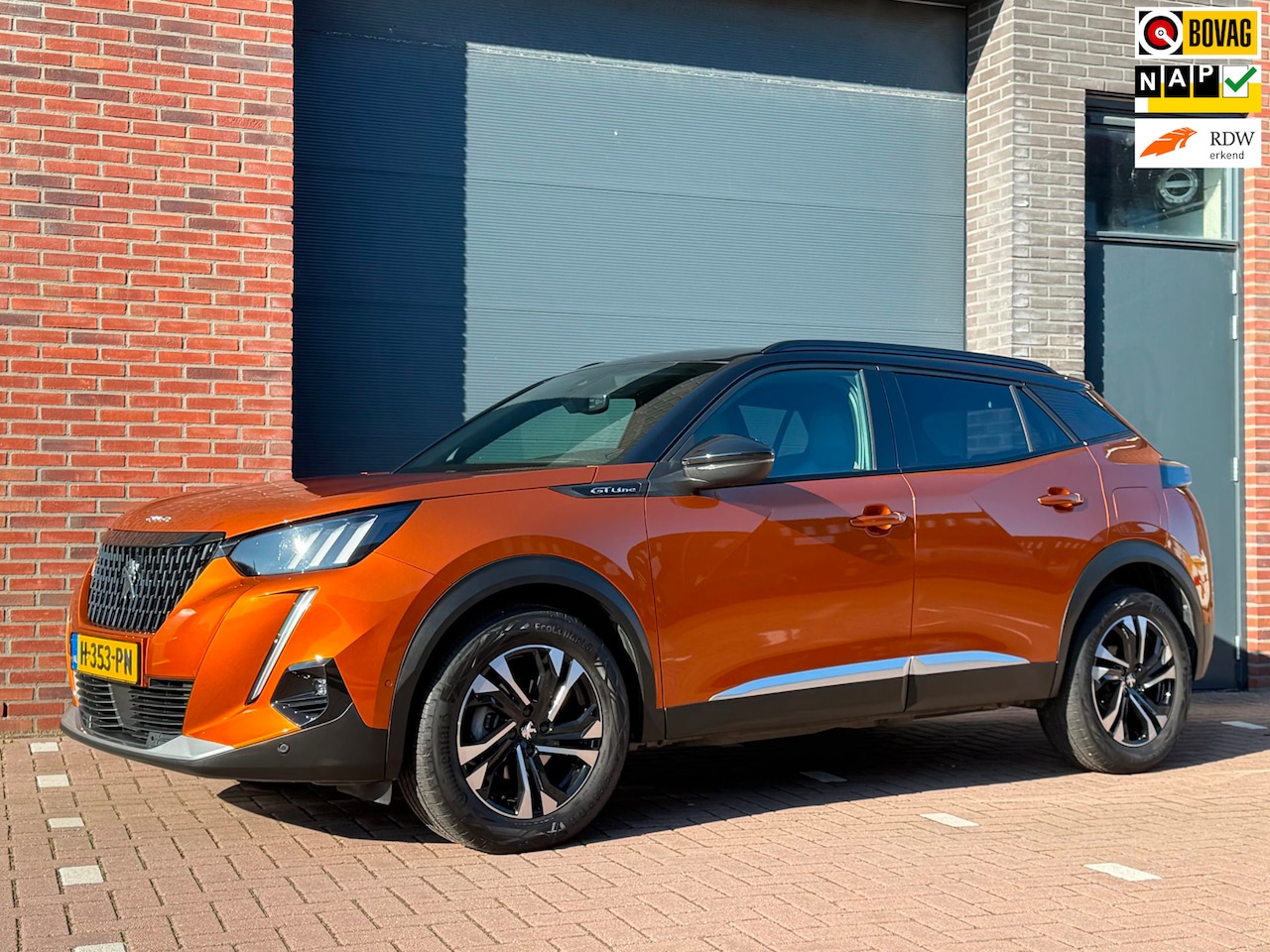 Peugeot 2008 - 1.2 PureTech GT-Line | 360 Camera | Trekhaak | CarPlay & Android Auto | 17" LMV | LED verl - AutoWereld.nl