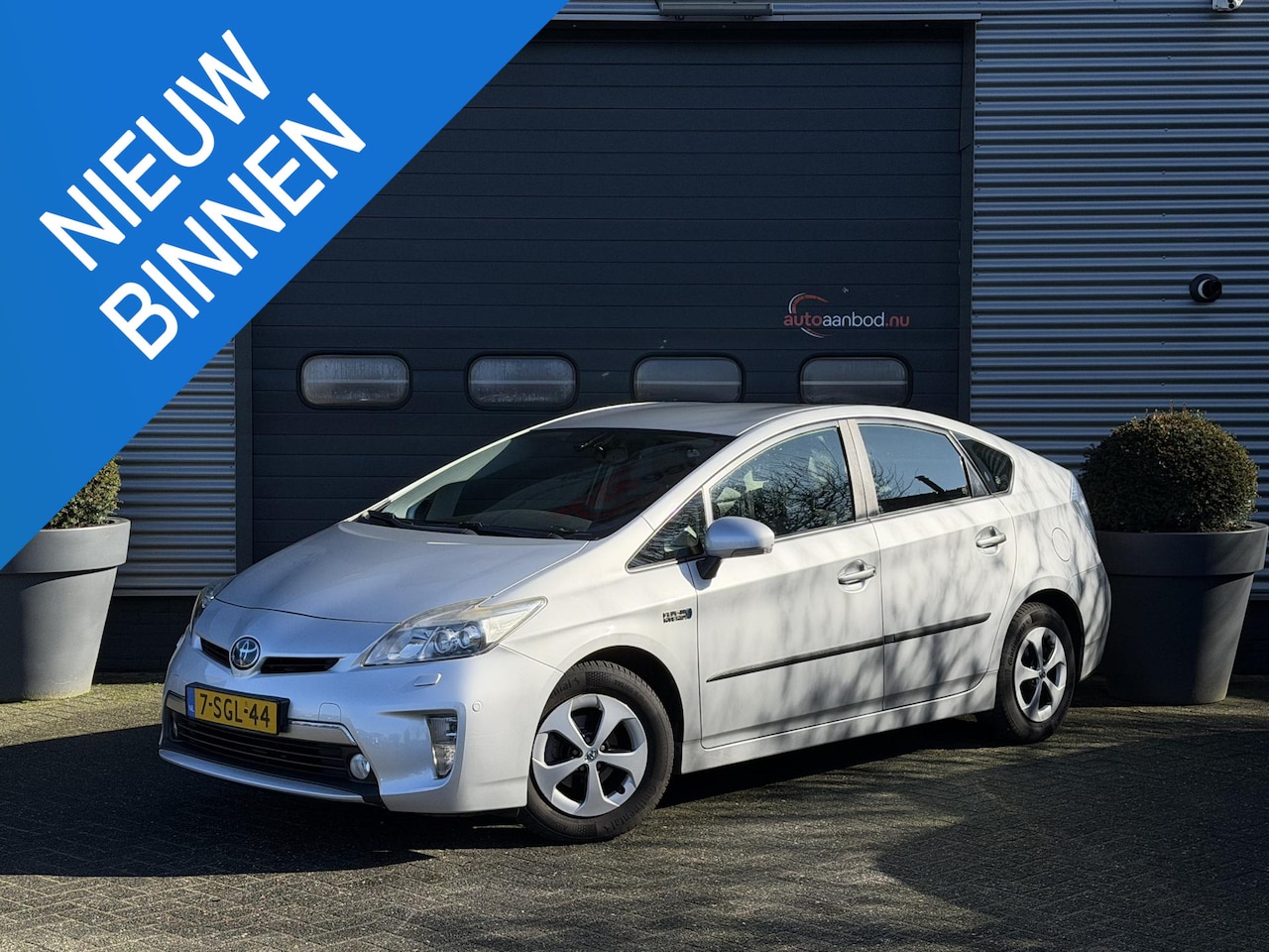 Toyota Prius - 1.8 Plug-in Executive Business | Navigatie | DAB | Camera | Trekhaak | Cruise Control | - AutoWereld.nl