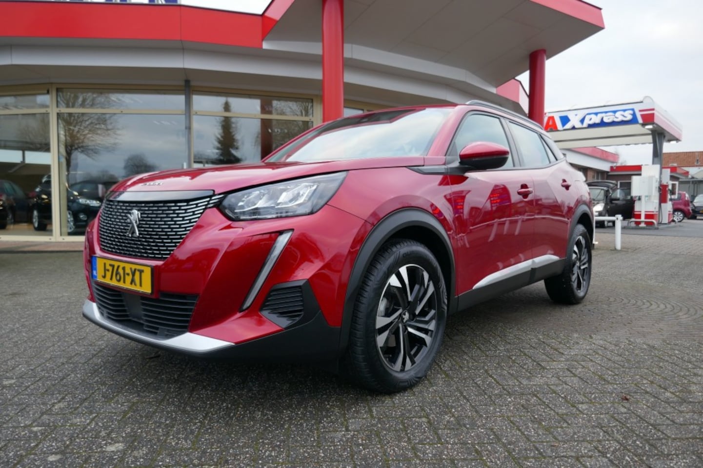 Peugeot 2008 - 1.2 PURETECH ALLURE  CLIMA/APPLE CARPLAY-ANDROID AUTO/ CAMERA - AutoWereld.nl