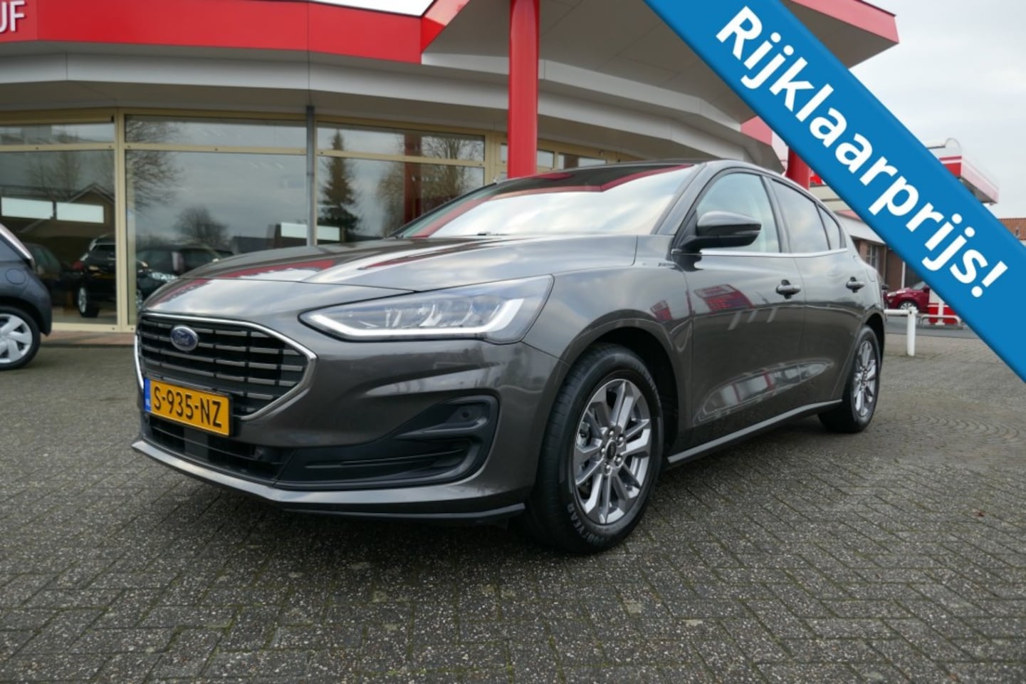 Ford Focus - 1.0 EBH TITANIUM 125 PK    MILDHYBRID / GROOTSCHERM/ APPLE - AutoWereld.nl