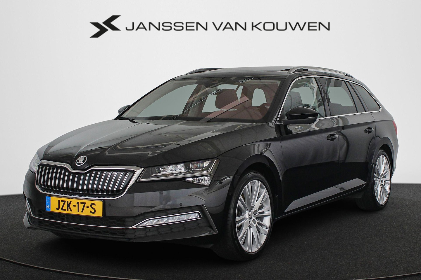 Skoda Superb - 1.4 TSI iV Business Edition Pano Stuur-Stoelverwarming 360 Camera 19" - AutoWereld.nl