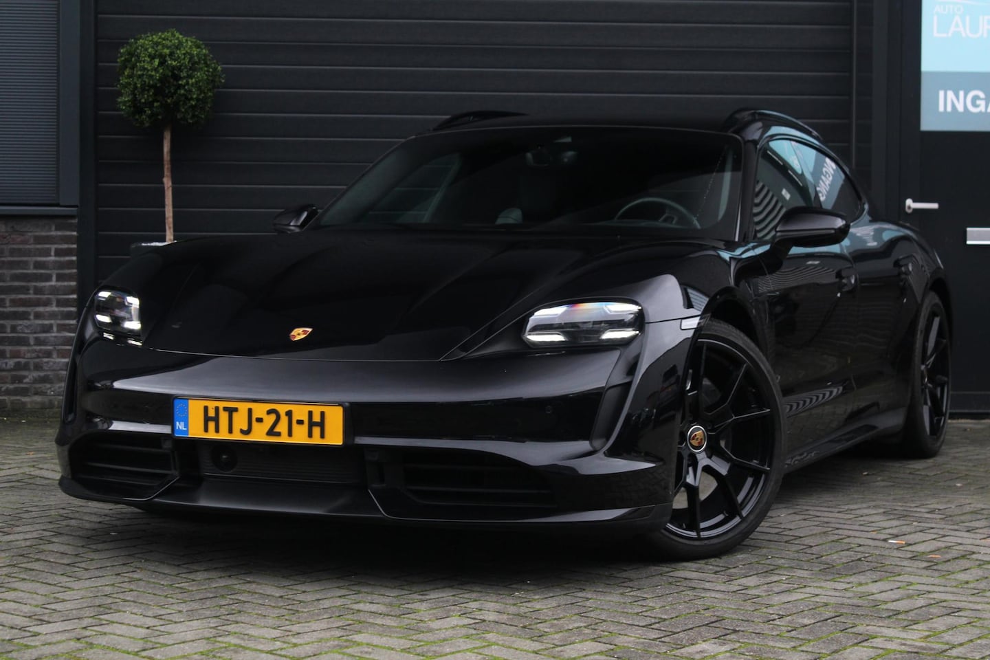 Porsche Taycan Sport Turismo - Turbo 93 kWh | Passenger Displ. | Sportschrono | Pano - AutoWereld.nl