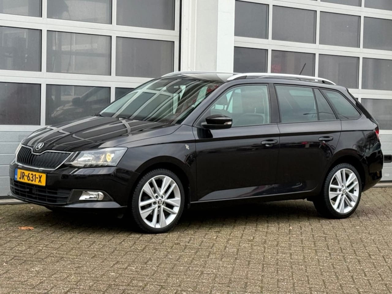 Skoda Fabia Combi - 1.2 TSI 90PK Style Business Navi Pdc Clima Keurige auto! - AutoWereld.nl