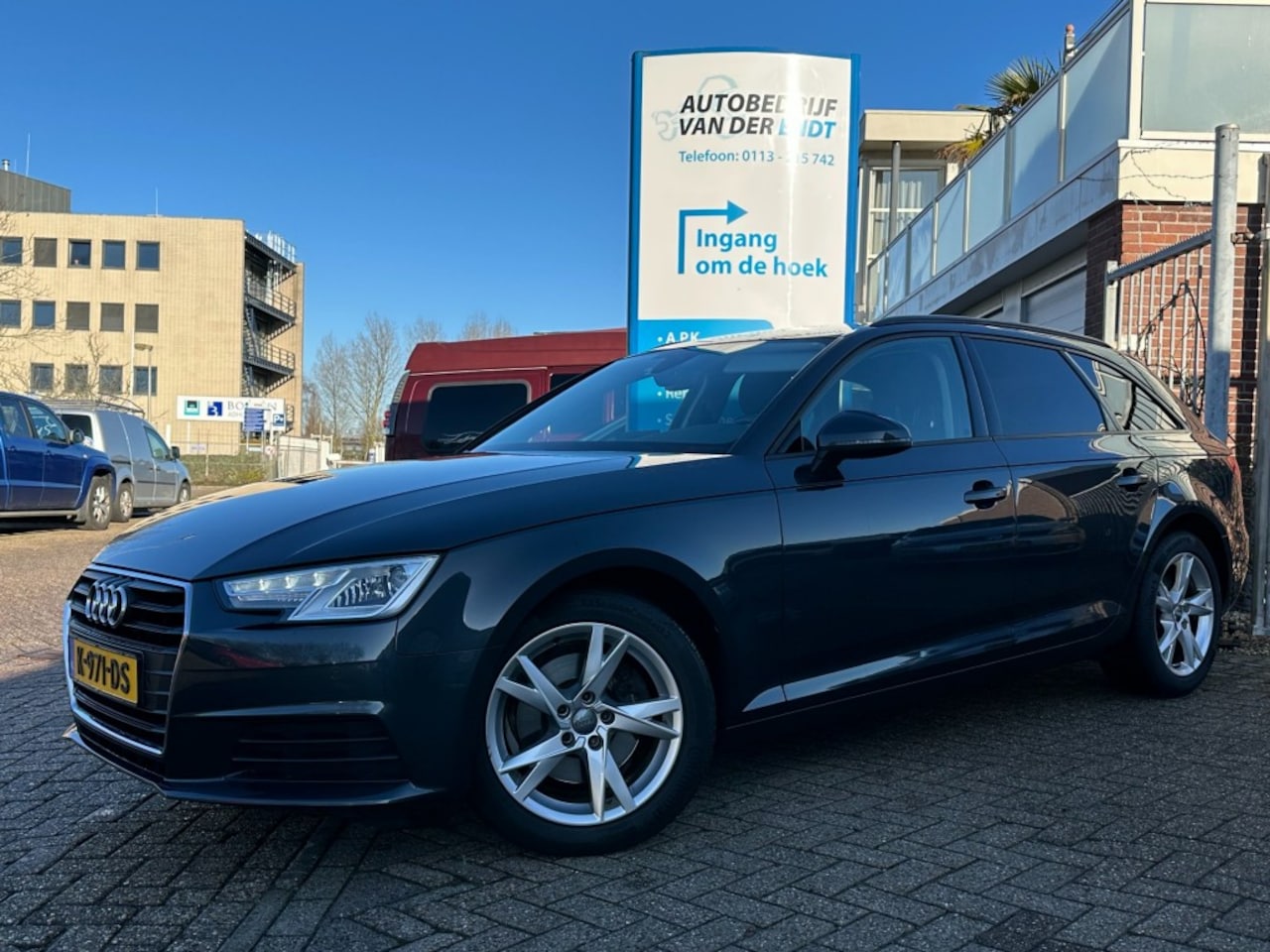 Audi A4 - 2.0 TDI Design Pro Line  uitklapbare Trekhaak  Stoelverwarming - AutoWereld.nl