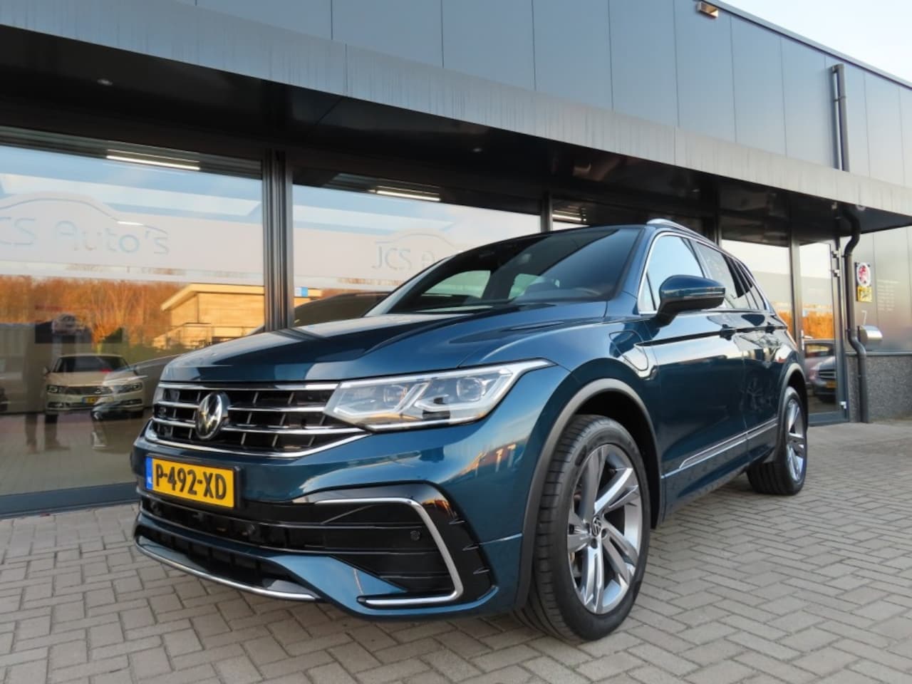 Volkswagen Tiguan - 1.4 TSI eHybrid R-Line Business+ Pano Trekhaak Led 2022 - AutoWereld.nl