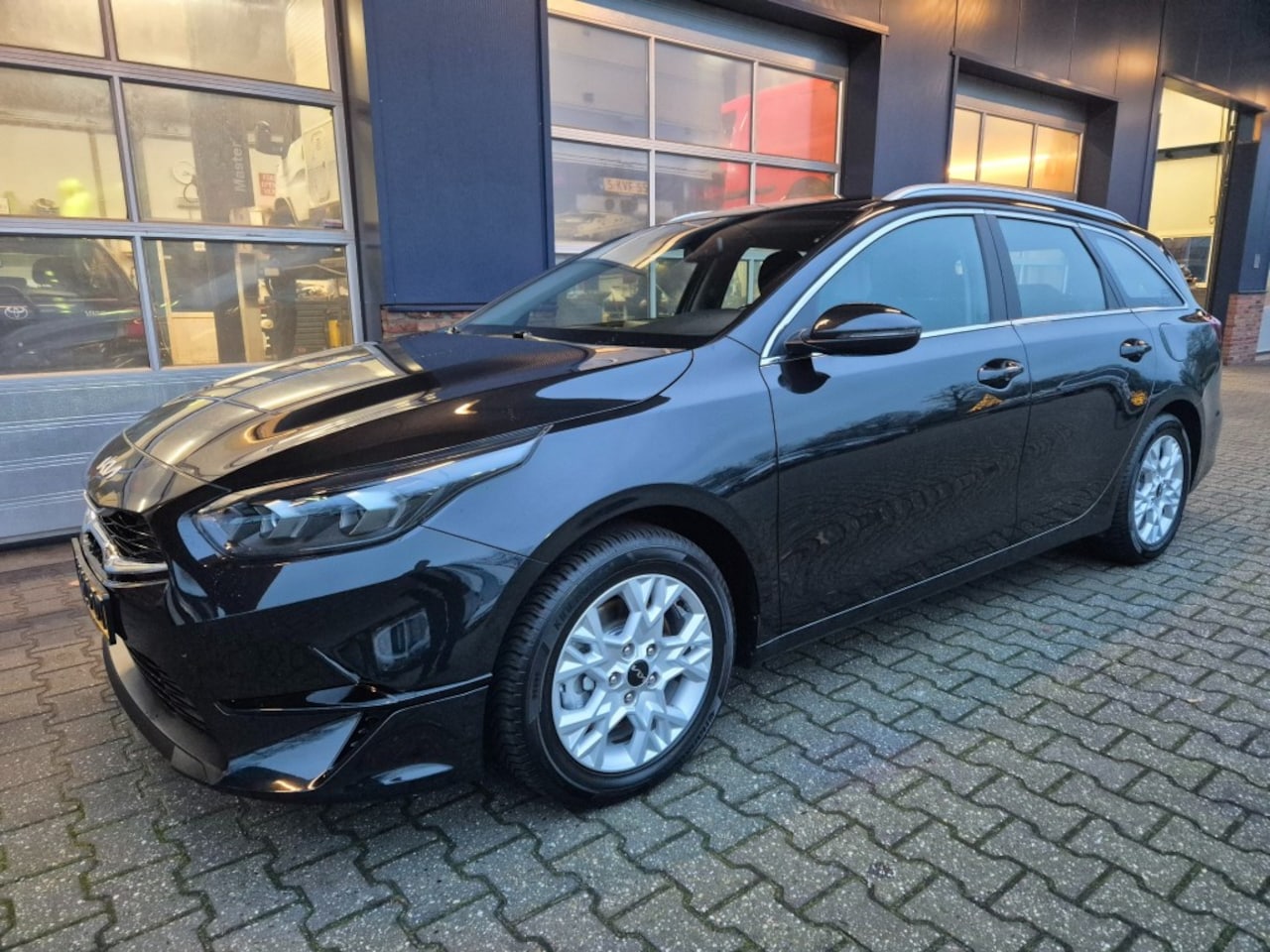 Kia Cee'd - 1.5 T-GDi DynamicLine 1.5 T-GDI DYNAMICLINE, TREKHAAK, CAMERA, APPLECARPLAY/ANDROID AUTO,  ALL IN PRIJS. - AutoWereld.nl