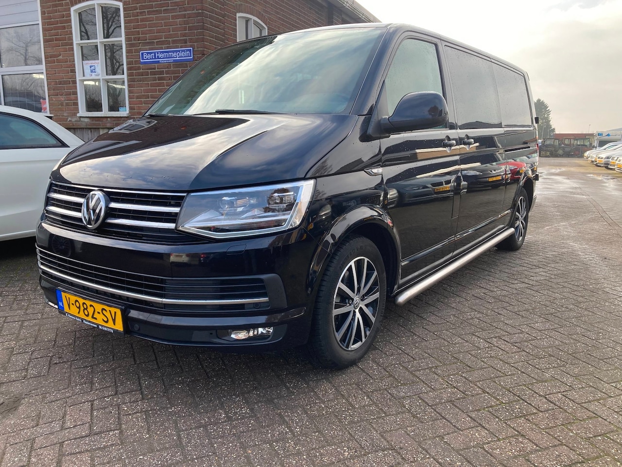 Volkswagen Transporter - 2.0 TDI L2H1 DC Highline Leer, stoelverwarming bomvolle bus bj 2018 - AutoWereld.nl