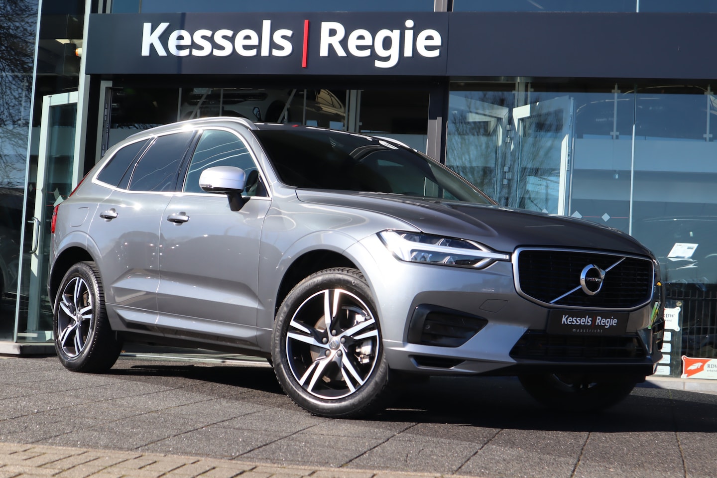 Volvo XC60 - 2.0 T5 R-Design BLIS Led Elec.trekhaak Navi Camera - AutoWereld.nl