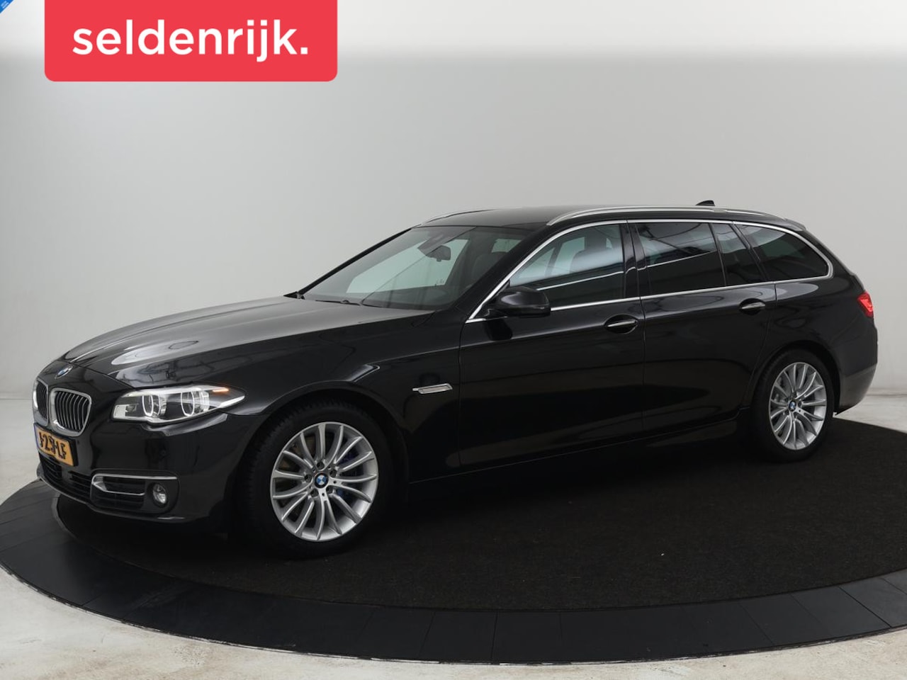 BMW 5-serie Touring - 530d Luxury Line | Adaptive cruise | Head-Up | Leder | Trekhaak | Stoel & stuurverwarming - AutoWereld.nl