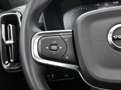 Volvo XC40 - 1.5 T2 Momentum Pro | PANORAMADAK | LED VERLICHTING | STOELVERWARMING | STUURWIELVERWARMIN