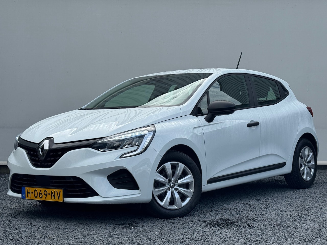 Renault Clio - 1.0 TCe Life 101pk | Airco | Lane departure warning | Cruise control | Bluetooth | LED lam - AutoWereld.nl