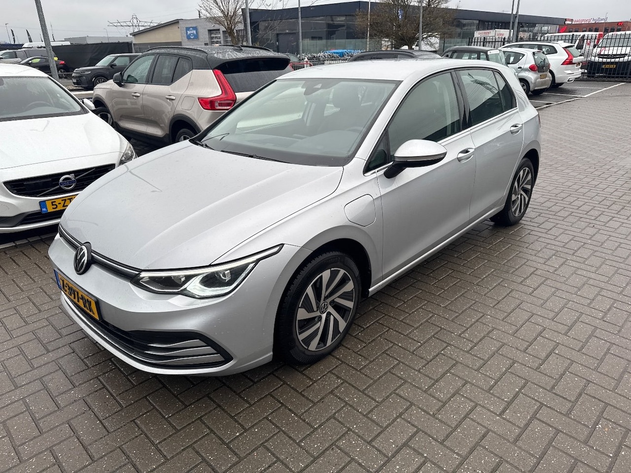 Volkswagen Golf - 1.4 eHybrid Style | ELEKTR. STOEL INCL GEHEURGEN EN MASSAGE | STOELVERWARMING | ADAPTIVE C - AutoWereld.nl