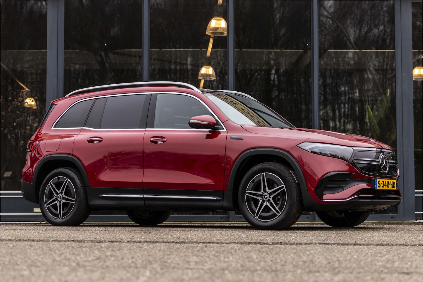 Mercedes-Benz EQB - 300 4MATIC AMG Line 67 kWh 300 4MATIC AMG Line 67 kWh - AutoWereld.nl