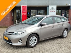 Toyota Auris Touring Sports - 1.8 Hybrid ASPIRATION TREKHAAK CRUISE NAVI BLUETOOTH CLIMA 16'' LM-VELGEN CAMERA NL-AUTO