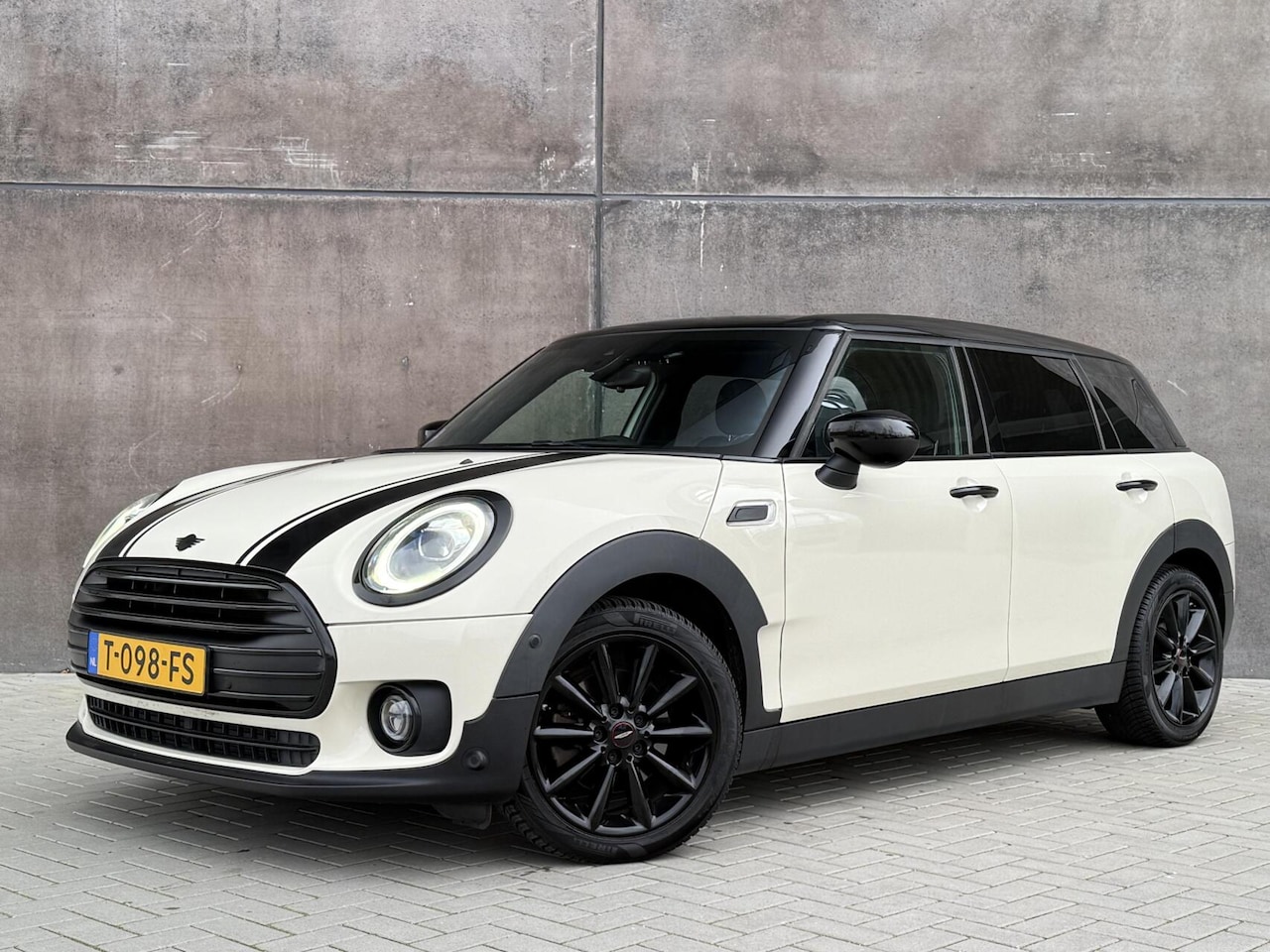 MINI Clubman - 1.5 Cooper Chili Dealer onderhouden! | Full LED | Carplay | Automaat | - AutoWereld.nl