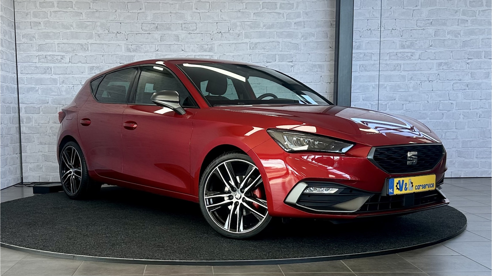 SEAT Leon - 1.5 eTSI FR Business Intense / Stoel/stuurverwar. / Carplay / ACC / Virtual - AutoWereld.nl