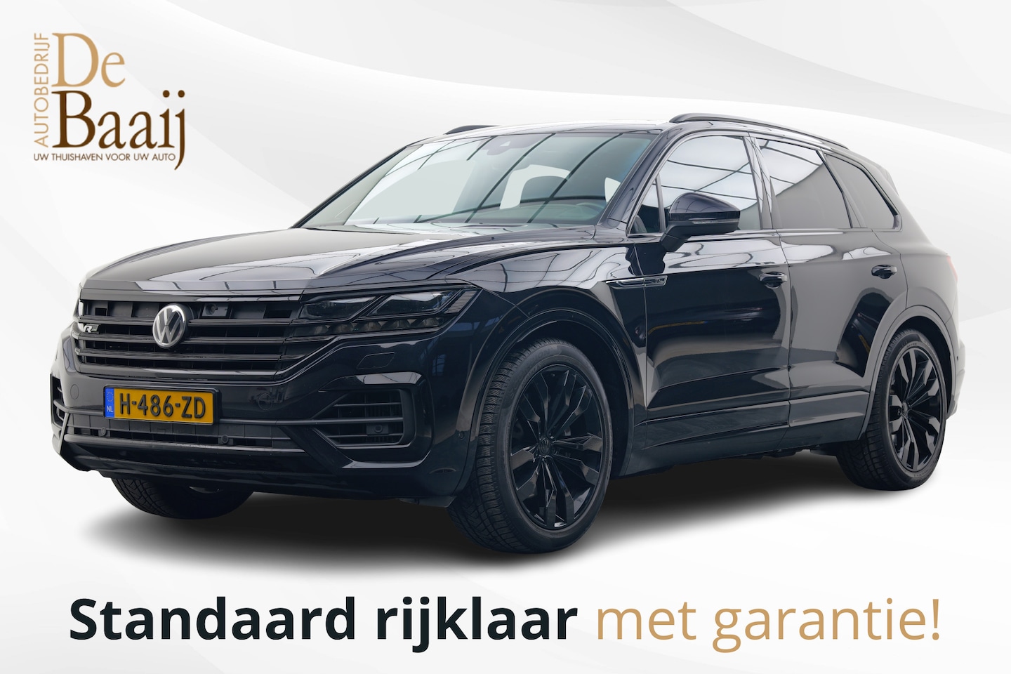 Volkswagen Touareg - 3.0 TSI R-Line | Pano | Trekhaak | Head-up | Luchtvering - AutoWereld.nl