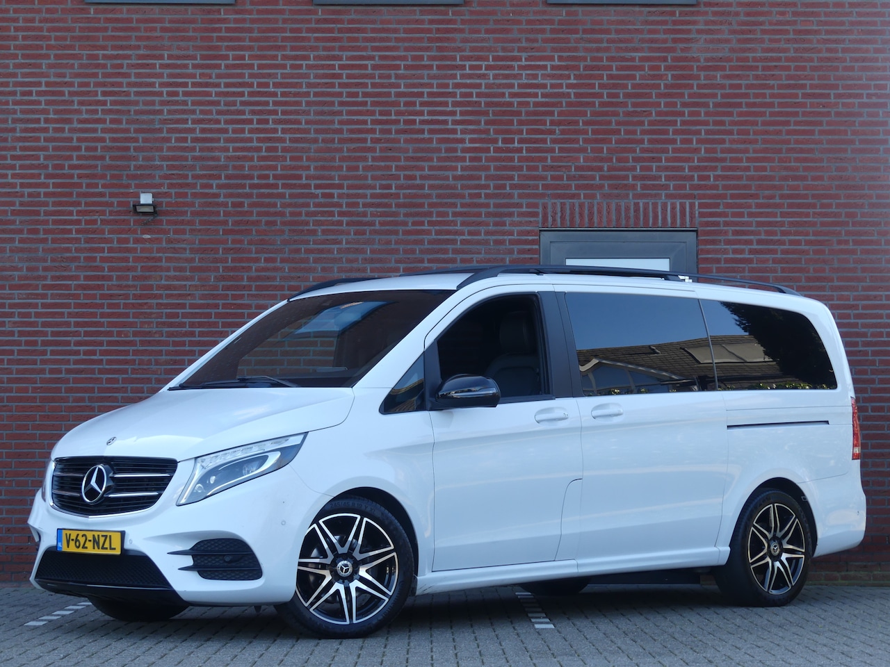 Mercedes-Benz V-klasse - 250d Lang AMG Pakket Dubbel Cabine PANORAMADAK - AutoWereld.nl