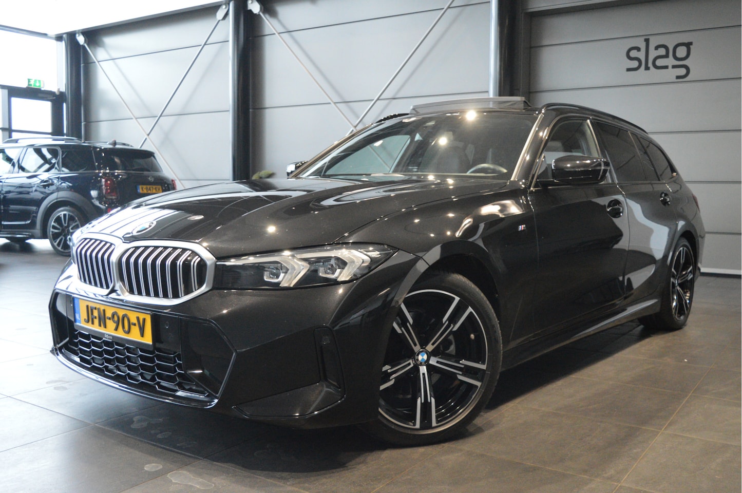 BMW 3-serie Touring - 320d M-SPORT pano camera led 18 inch 190 pk !! - AutoWereld.nl