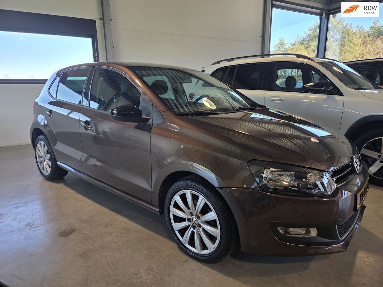 Volkswagen Polo - 1.4-16V Highline * Telefoon / Airco / Navigatie. - AutoWereld.nl