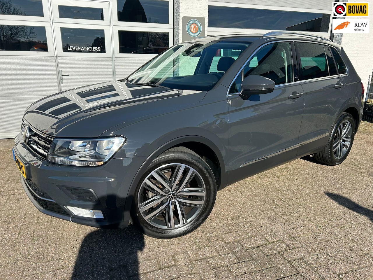 Volkswagen Tiguan - 1.4 TSI Comfortline Business SOUND|STOELVERW|NAVI|CAMERA - AutoWereld.nl