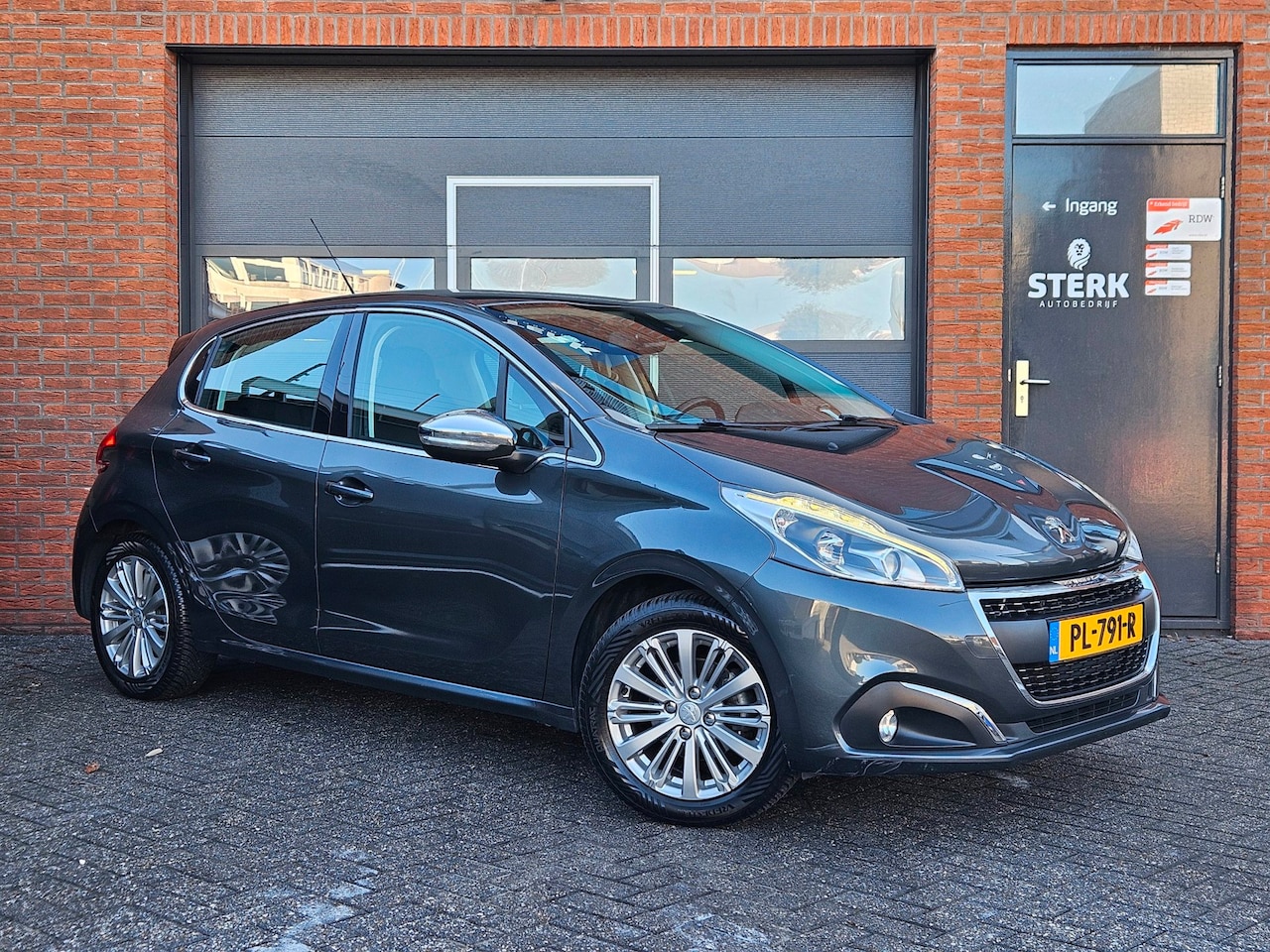 Peugeot 208 - 1.2 PureTech Allure Trekhaak Carplay Cruise 16" - AutoWereld.nl