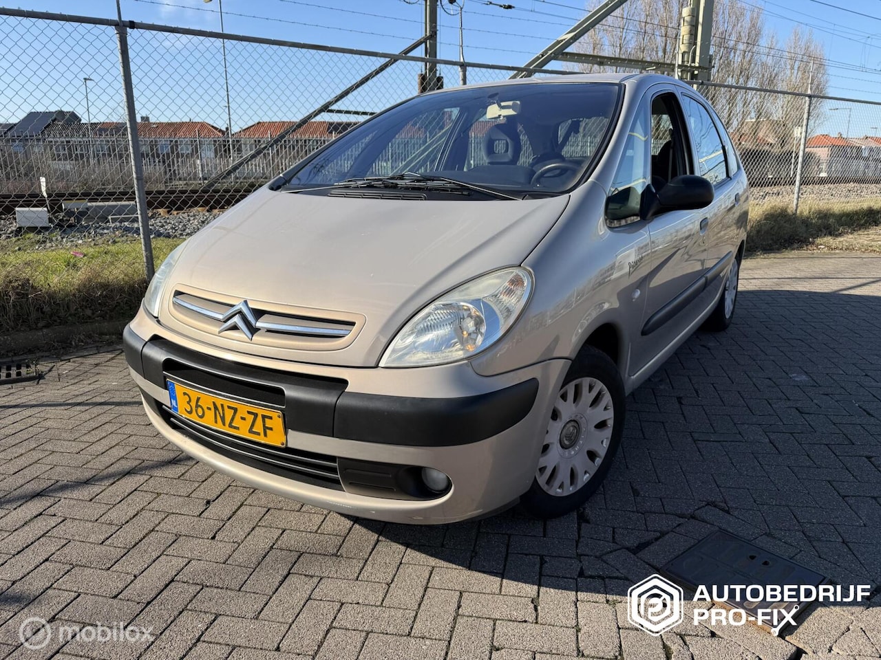 Citroën Xsara Picasso - 2.0i-16V Exclusive 2.0i-16V Exclusive - AutoWereld.nl