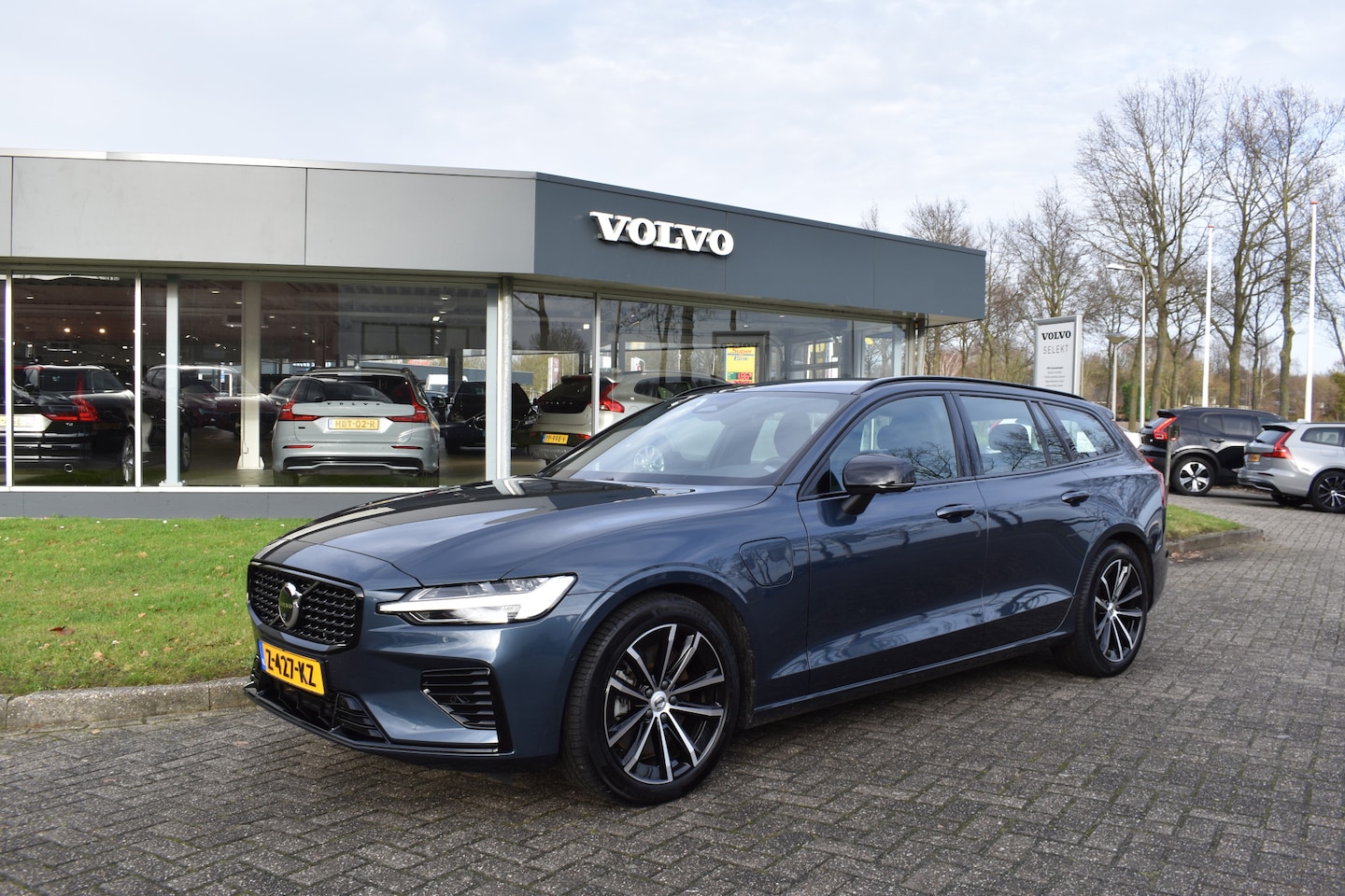Volvo V60 - T6 AWD 350PK Plug-in Hybrid Plus Dark | Trekhaak | H&K | 360 Camera| BLIS | ACC | Leder | - AutoWereld.nl