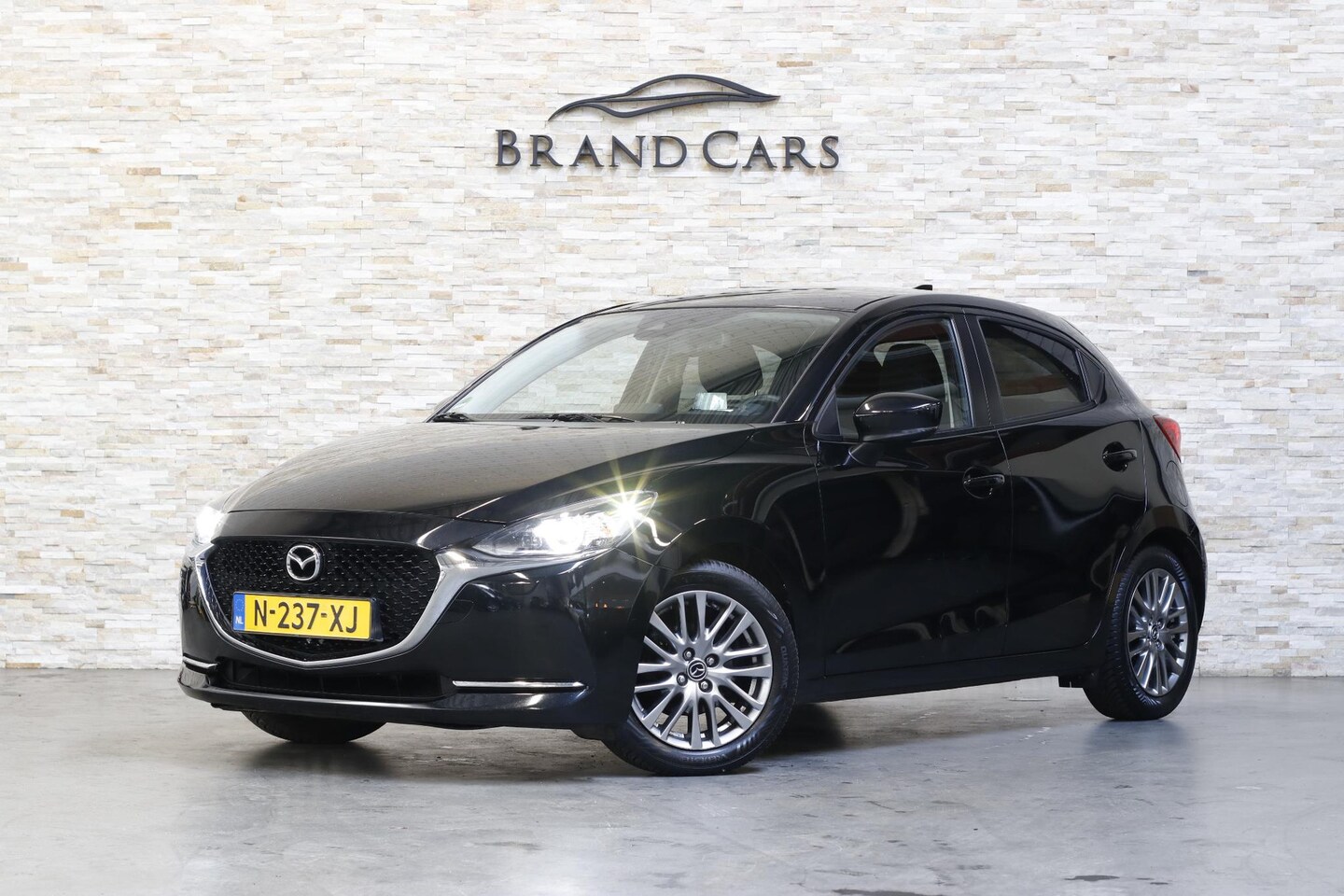 Mazda 2 - 1.5 Skyactiv-G Luxury | Camera | LED | NAP | Dealer onderhouden | Nwe APK | - AutoWereld.nl