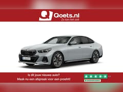 BMW i5 - eDrive40 84 kWh M Sport Pro - Trekhaak - Driving Assistant Plus - Comfort Access - getinte