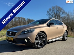 Volvo V40 Cross Country - 2.5 T5 254 PK AWD Automaat Panoramdak BLIS Leder Memory Premium Sound Trekhaak 18" Velgen