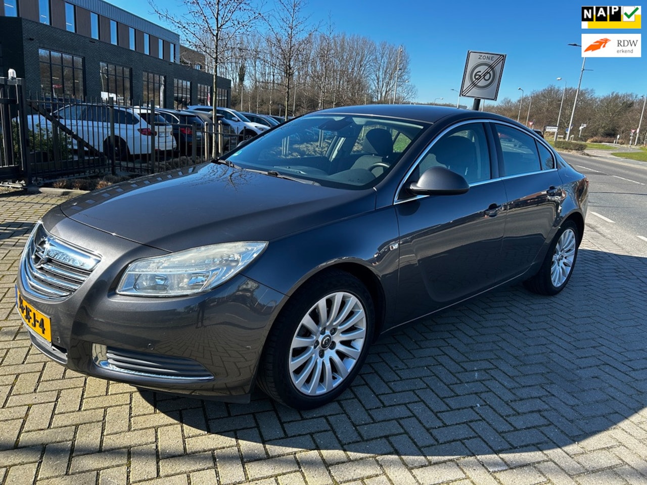 Opel Insignia - 1.6 Edition 2009! Climatronic! NAVIGATIE! Zeer nette auto! - AutoWereld.nl