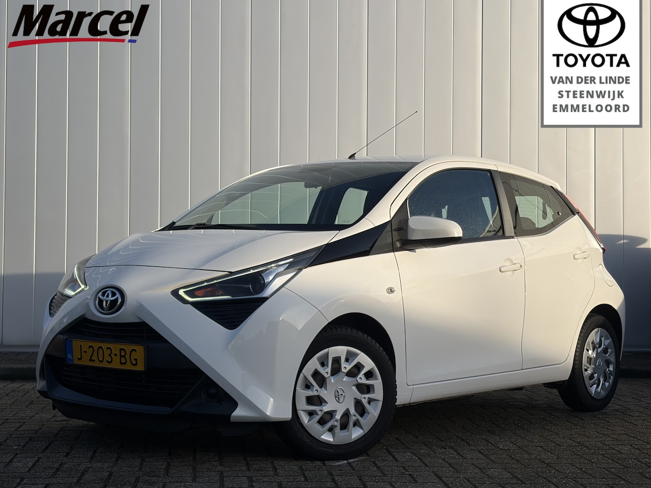 Toyota Aygo - 1.0 VVT-i X-Play NL Auto Dealer Onderhouden Carplay Camera Airco - AutoWereld.nl