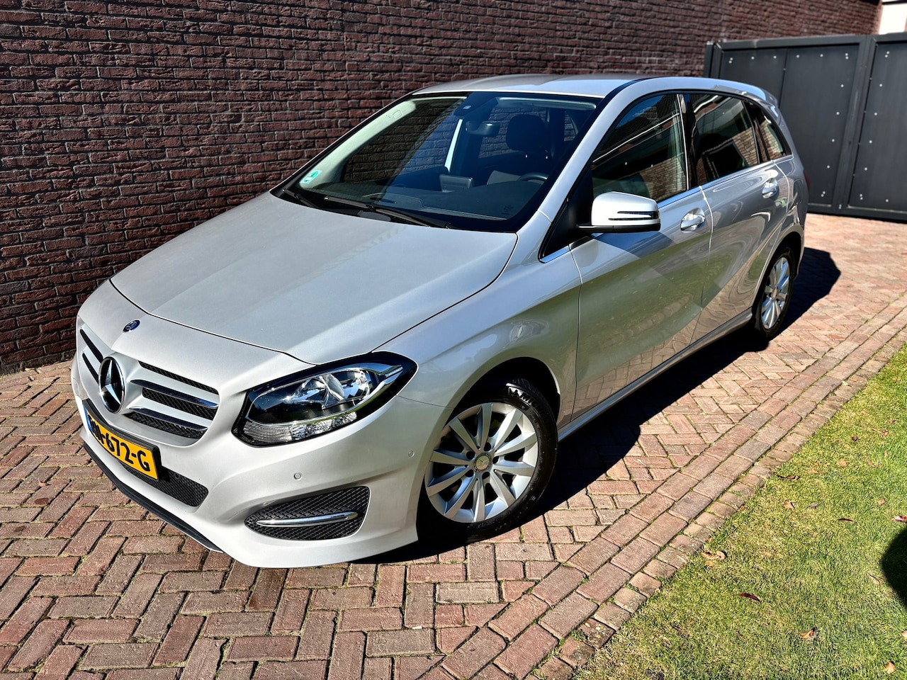 Mercedes-Benz B-klasse - 180 Ambition Facelift Camera Navi - AutoWereld.nl
