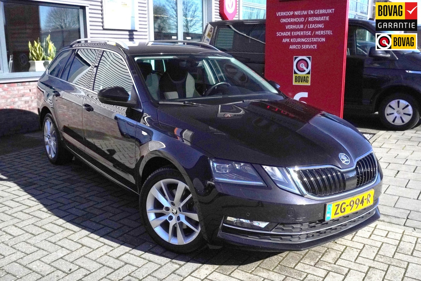 Skoda Octavia Combi - 1.5 TSI Greentech Style Business / Trekhaak / Carplay / Stoelverwarming / Canton / Sfeerve - AutoWereld.nl