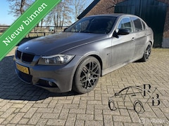 BMW 3-serie - 320i Business Line AUTOMAAT LEES TEKST