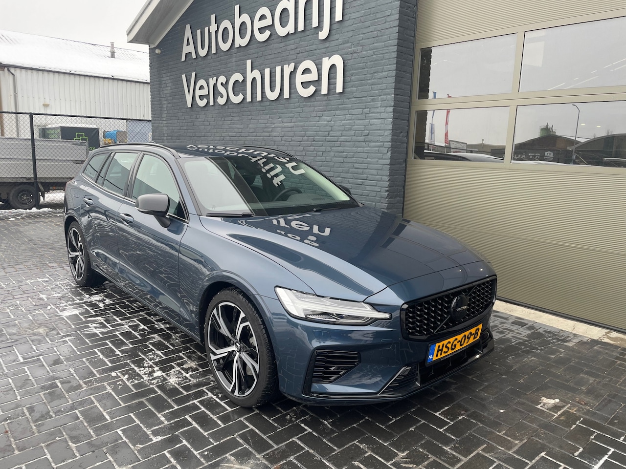 Volvo V60 - 2.0 T6 Plug-in hybrid AWD Plus Dark heico long range stoelverwarming voor + achter - AutoWereld.nl