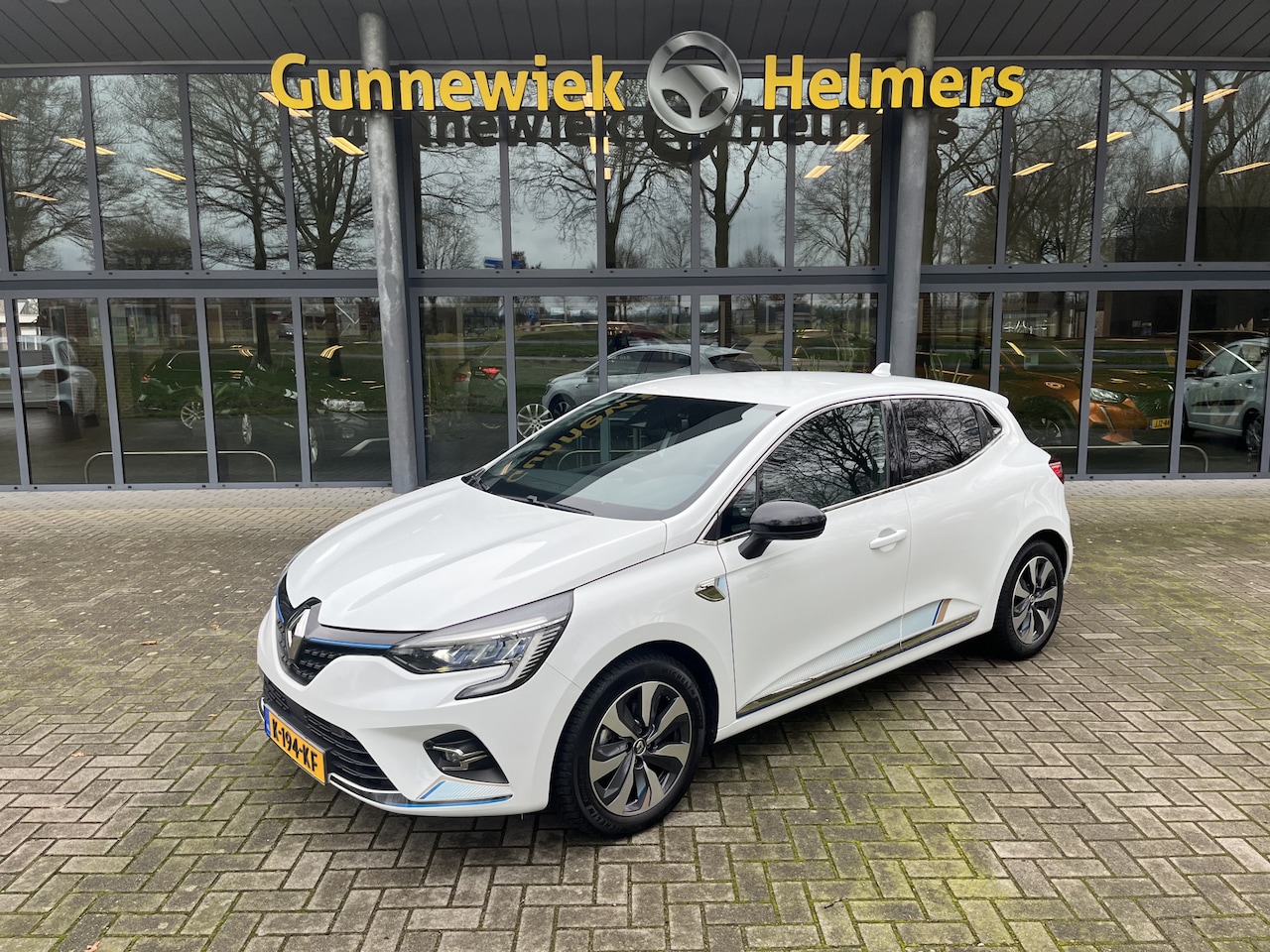 Renault Clio - 1.6 E-Tech Hybrid 140 Zen | CARPLAY | CAMERA | PDC | DEALER AUTO - AutoWereld.nl
