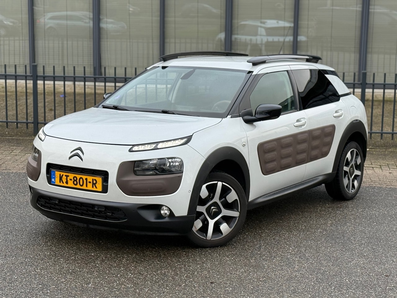 Citroën C4 Cactus - 1.2 e-VTi Automaat / N APK - AutoWereld.nl