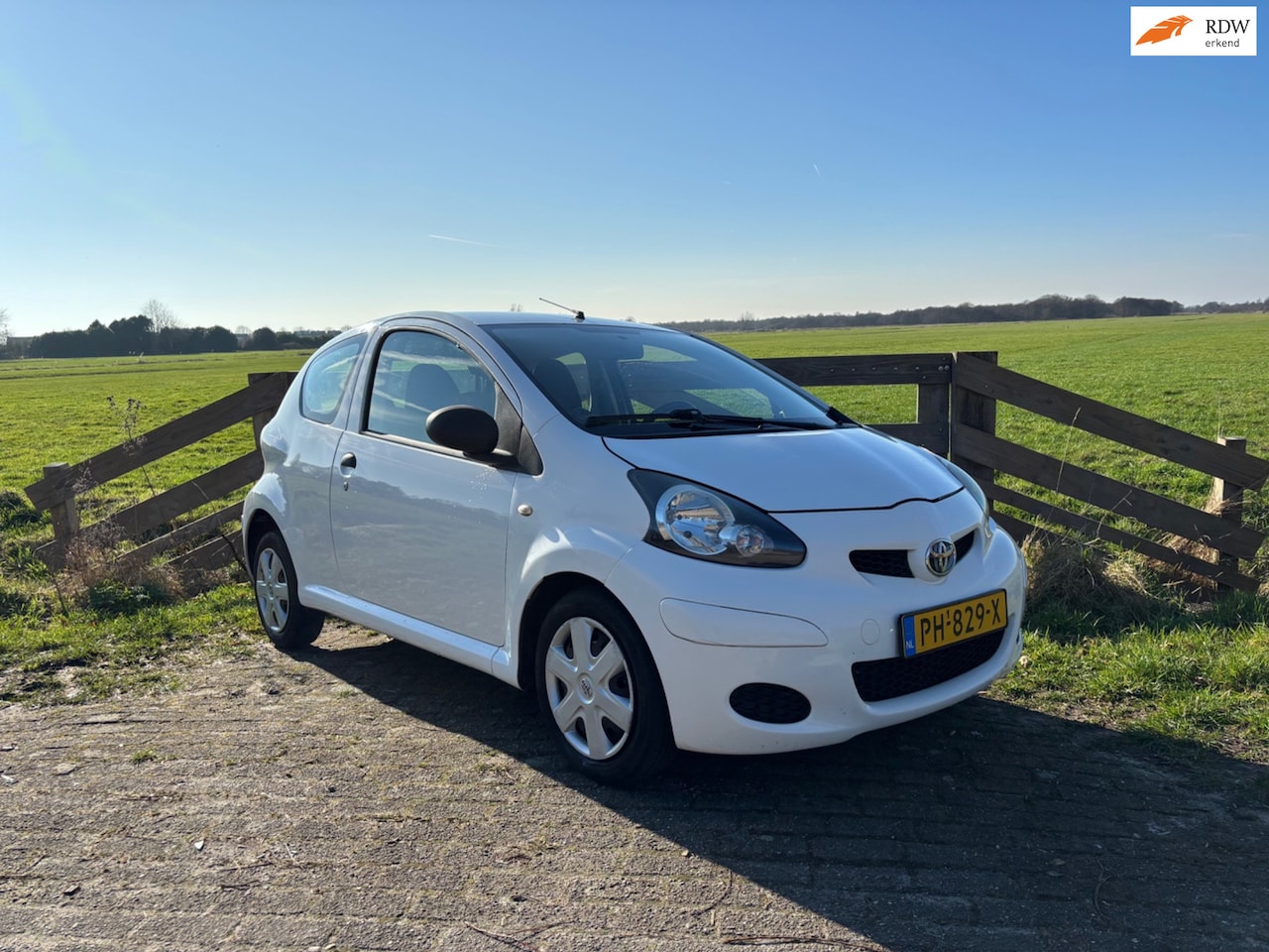 Toyota Aygo - 1.0-12V Access 1.0-12V Access - AutoWereld.nl