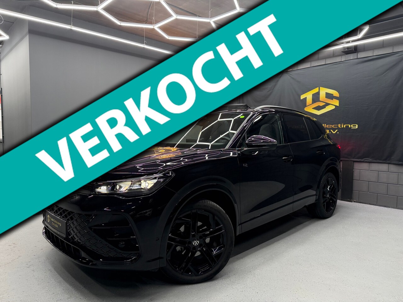 Volkswagen Tiguan - 1.5 eTSI R-Line Edition 360-DODEH-HEADUP-MASSAGE-STOEL/STUUR VERW-ACC - AutoWereld.nl