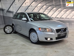 Volvo V50 - 2.0 Sport 2 setjes wielen
