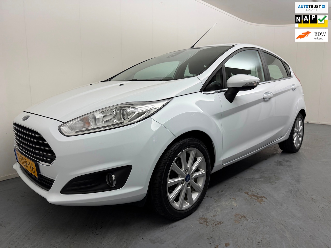 Ford Fiesta - 1.0 EcoBoost Titanium # Nav # Pdc # Trekhaak # Lmv # Nap - AutoWereld.nl