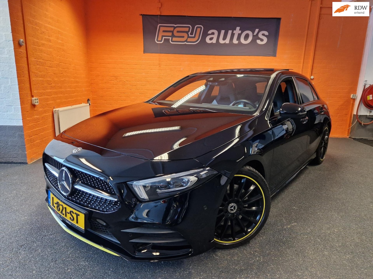 Mercedes-Benz A-klasse - 220 / 4-MATIC / AMG-EDITION 1 / AUTOMAAT / NIGHT / LEDER / PANORAMADAK!! - AutoWereld.nl